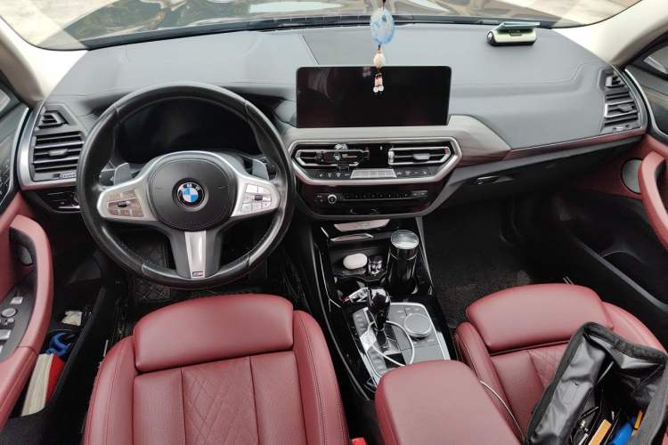 Used BMW X3 2022 Second Facelift xDrive30i Leading Edition M Night Sky Package Center Console