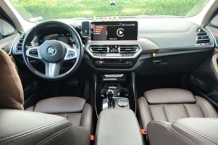 Used BMW X3 2022 Second Facelift xDrive30i Leading Edition M Night Sky Package Center Console