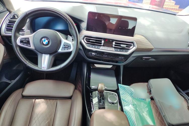 Used BMW X3 2022 xDrive30i Luxury Model M Night Sky Package Center Console