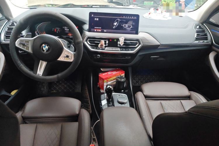 Used BMW X3 2022 Second Facelift xDrive30i Leading Edition M Night Sky Package Center Console