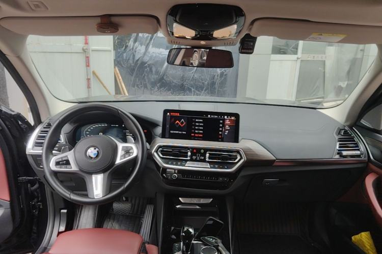 Used BMW X3 2022 Second Facelift xDrive30i Leading Edition M Night Sky Package Center Console