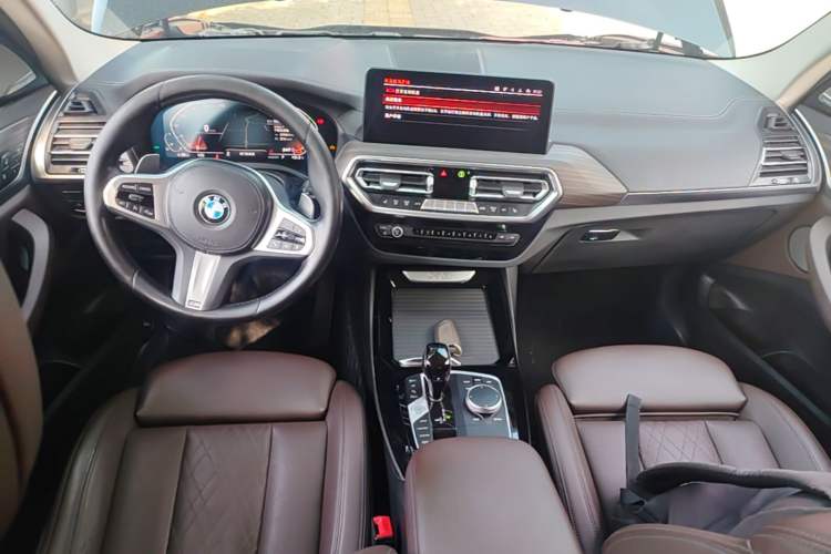 Used BMW X3 2022 Facelift xDrive30i Luxury Edition M Night Edition Package Center Console