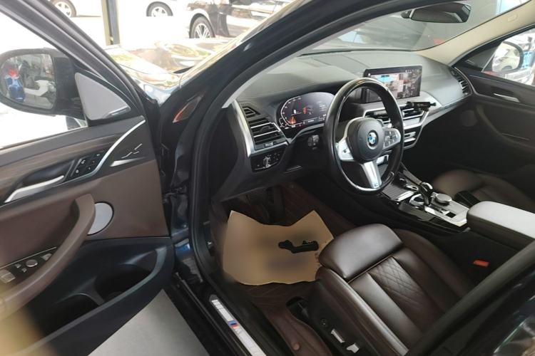 Used BMW X3 2022 Second Facelift xDrive30i Leading Edition M Night Sky Package Driver Seat
