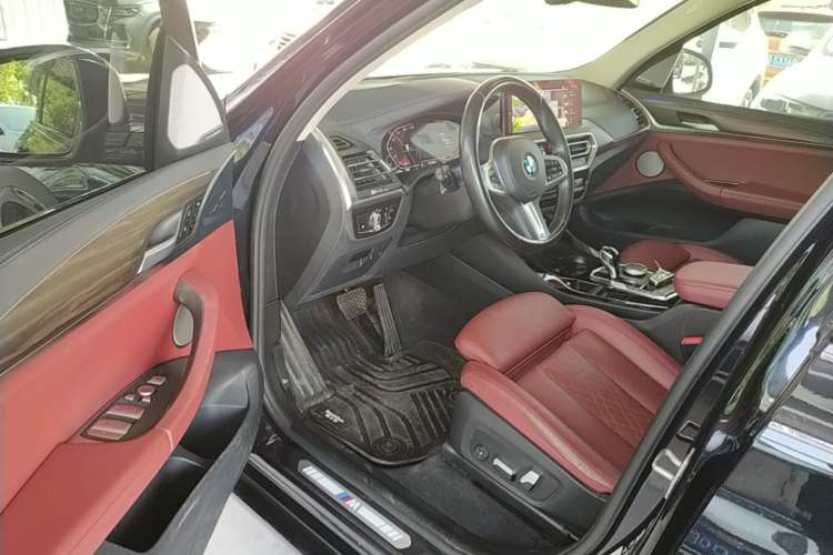Used BMW X3 2022 Second Facelift xDrive30i Leading Edition M Night Sky Package Driver Seat