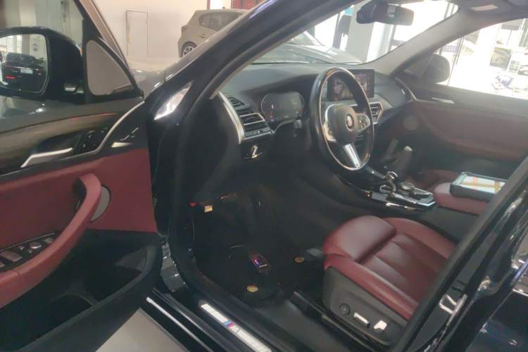 Used BMW X3 2022 Second Facelift xDrive30i Leading Edition M Night Sky Package Driver Seat