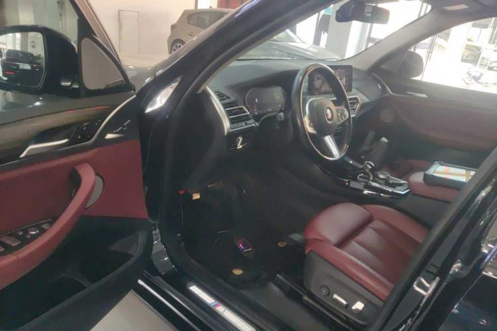 Used BMW X3 2022 Second Facelift xDrive30i Leading Edition M Night Sky Package Driver Seat