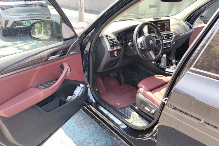 Used BMW X3 2022 Second Facelift xDrive30i Leading Edition M Night Sky Package Driver Seat