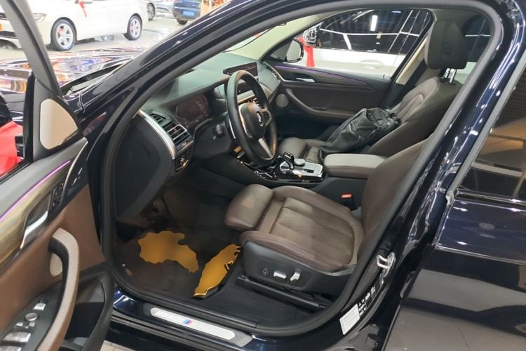 Used BMW X3 2022 Second Facelift xDrive30i Leading Edition M Night Sky Package Driver Seat