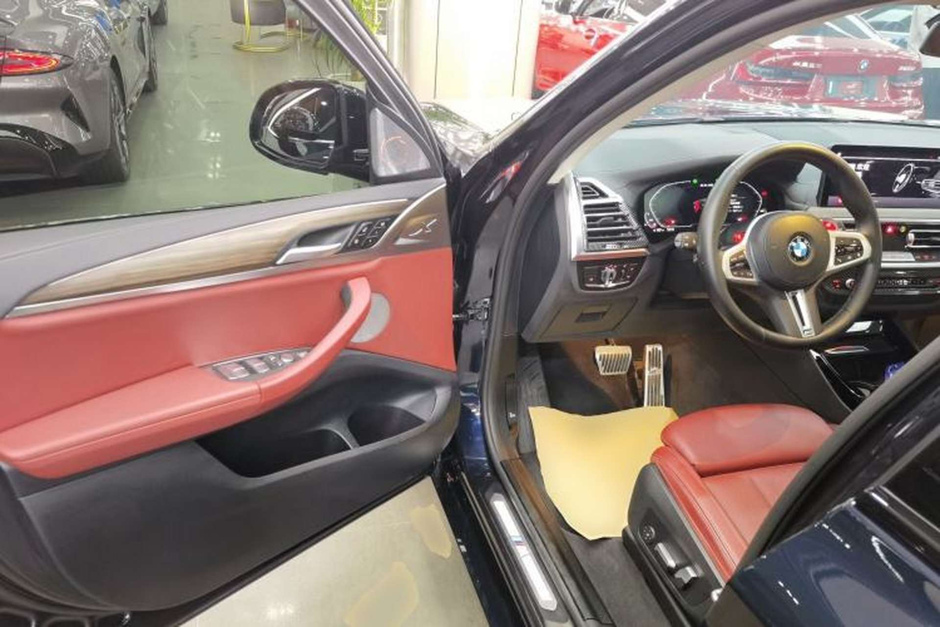 Used BMW X3 2022 Second Facelift xDrive30i Leading Edition M Night Sky Package Driver Seat