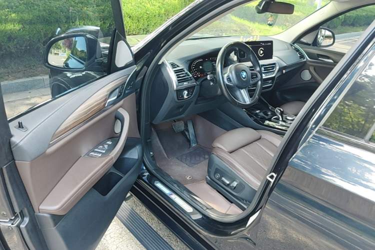 Used BMW X3 2022 Second Facelift xDrive30i Leading Edition M Night Sky Package Driver Seat