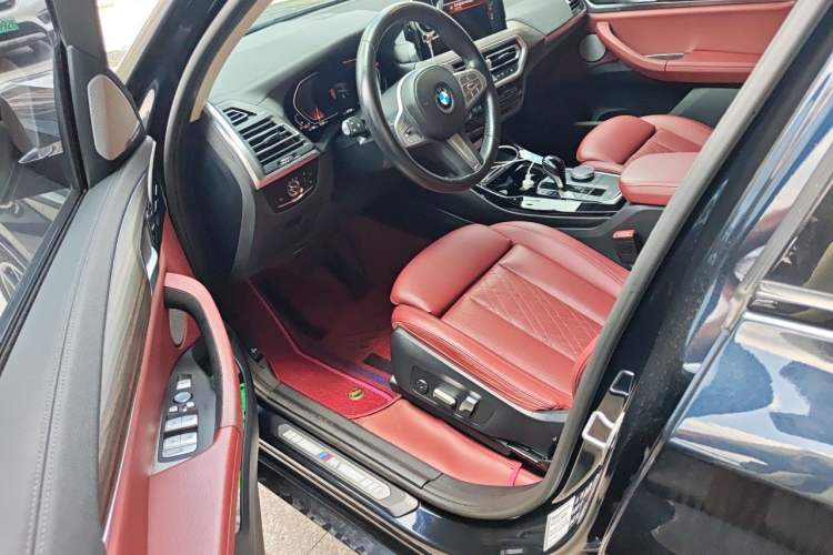 Used BMW X3 2022 Second Facelift xDrive30i Leading Edition M Night Sky Package Driver Seat