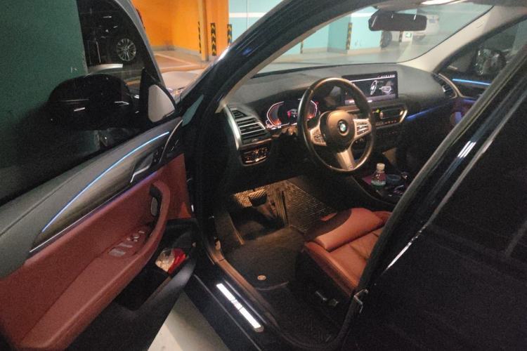 Used BMW X3 2022 Second Facelift xDrive30i Leading Edition M Night Sky Package Driver Seat