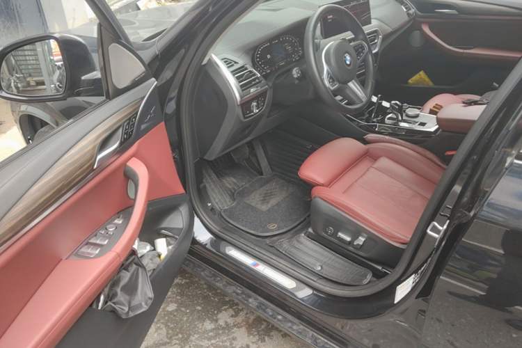 Used BMW X3 2022 Second Facelift xDrive30i Leading Edition M Night Sky Package Driver Seat