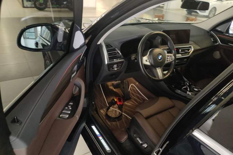 Used BMW X3 2022 Second Facelift xDrive30i Leading Edition M Night Sky Package Driver Seat