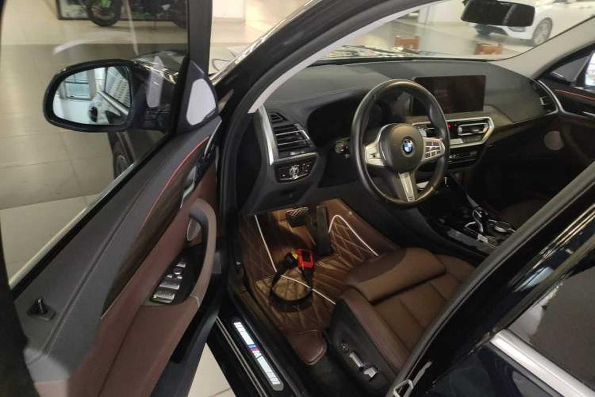 Used BMW X3 2022 Second Facelift xDrive30i Leading Edition M Night Sky Package Driver Seat