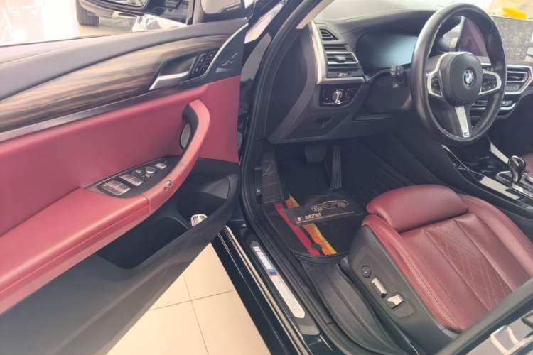 Used BMW X3 2022 Second Facelift xDrive30i Leading Edition M Night Sky Package Driver Seat