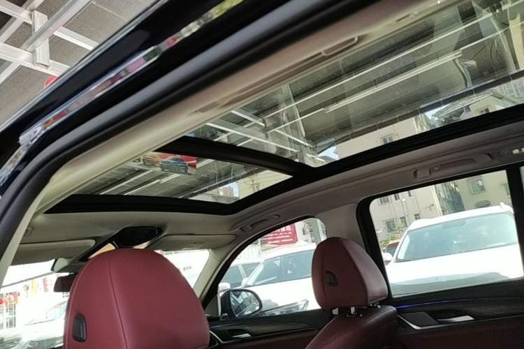 Used BMW X3 2022 Second Facelift xDrive30i Leading Edition M Night Sky Package Headliner