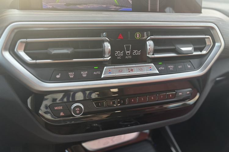 Used BMW X3 2022 xDrive30i Luxury Model M Night Sky Package Interior 11