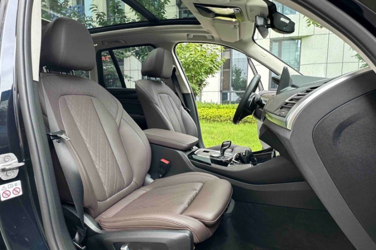 Used BMW X3 2022 Second Facelift xDrive30i Leading Edition M Night Sky Package Interior 2