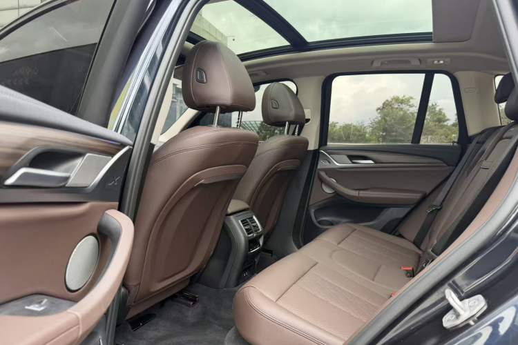 Used BMW X3 2022 Second Facelift xDrive30i Leading Edition M Night Sky Package Interior 3