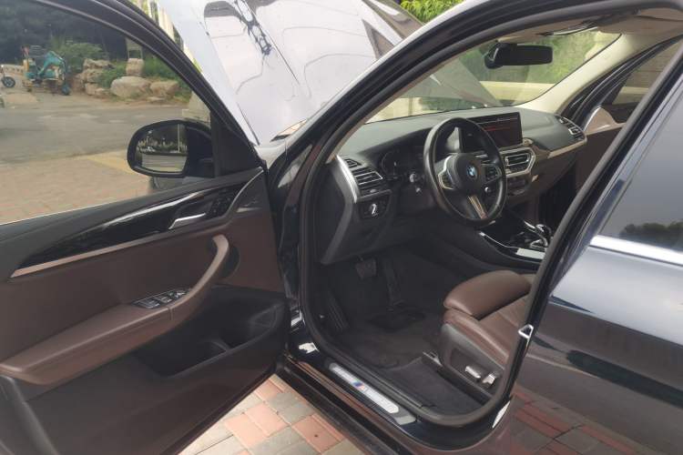Used BMW X3 2022 xDrive25i M Sport Package Interior 3