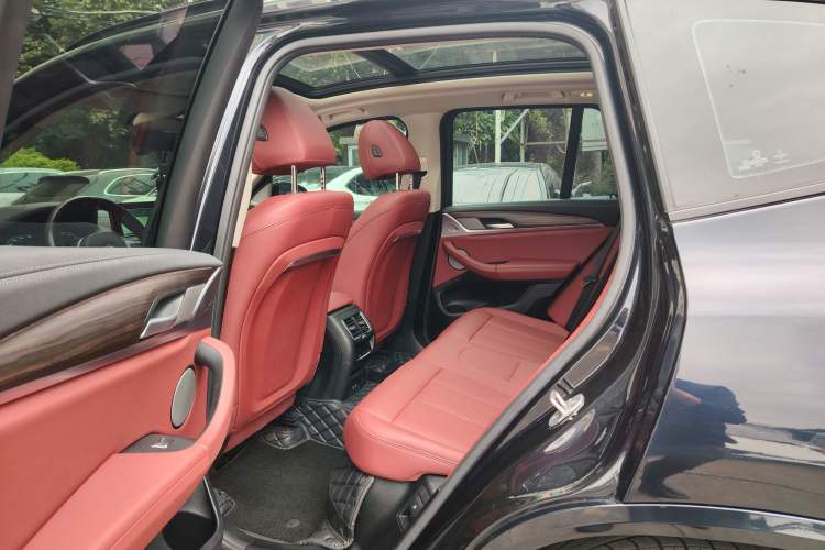 Used BMW X3 2022 xDrive30i Luxury Model M Night Sky Package Interior 3