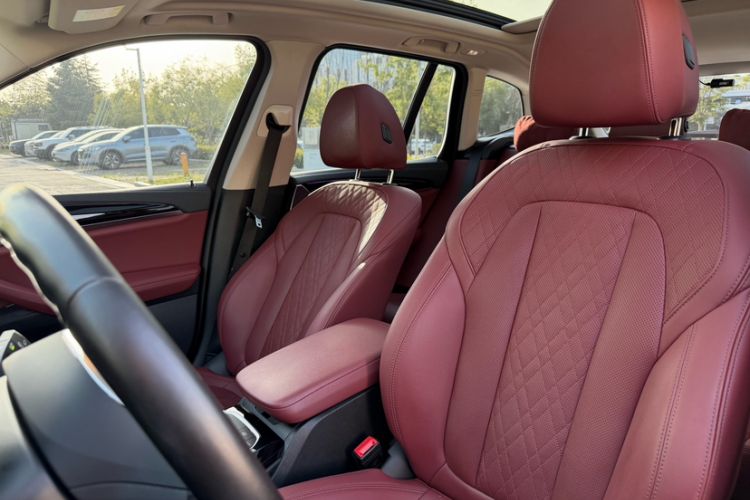Used BMW X3 2022 xDrive25i M Sport Package Interior 4