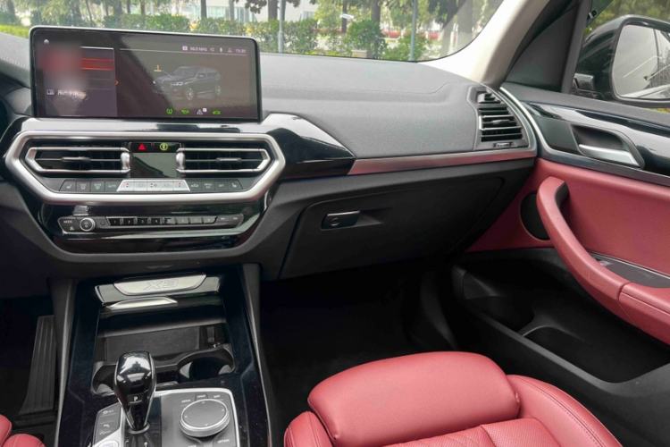 Used BMW X3 2022 xDrive25i M Sport Package Interior 4