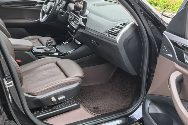 Used BMW X3 2022 xDrive25i M Sport Package Interior 4