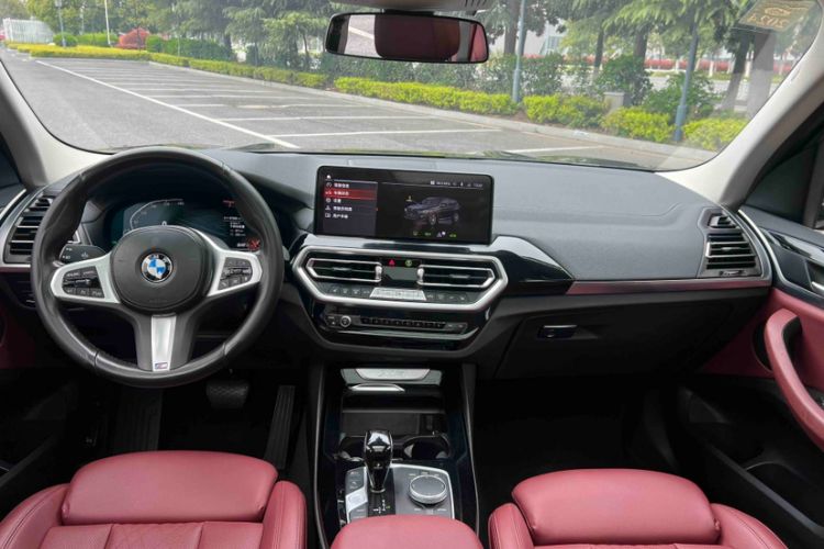 Used BMW X3 2022 xDrive25i M Sport Package Interior 9