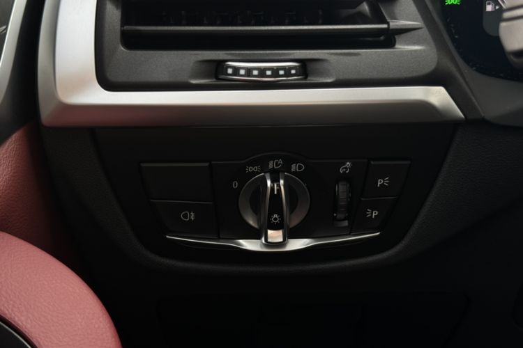 Used BMW X3 2022 xDrive30i Luxury Model M Night Sky Package Interior 9