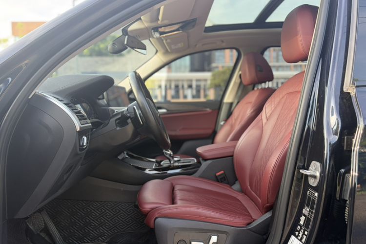 Used BMW X3 2022 xDrive30i Luxury Model M Night Sky Package Interior 9