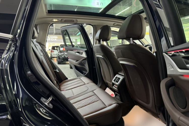 Used BMW X3 2022 xDrive25i M Sport Package Interior 9