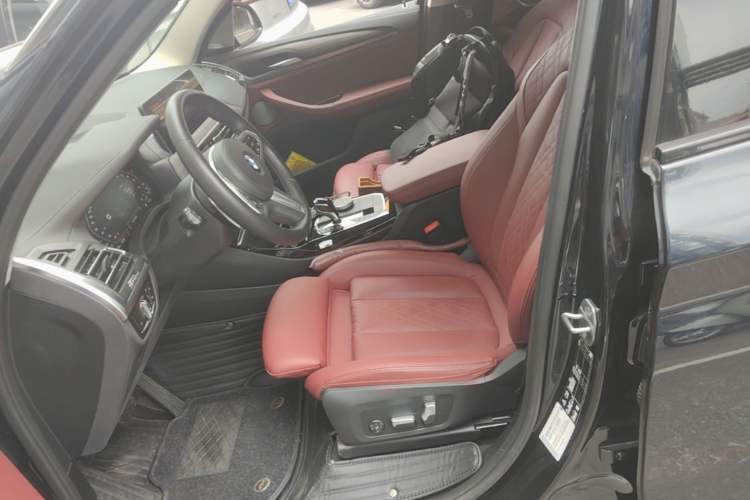 Used BMW X3 2022 Second Facelift xDrive30i Leading Edition M Night Sky Package Left Front Seat