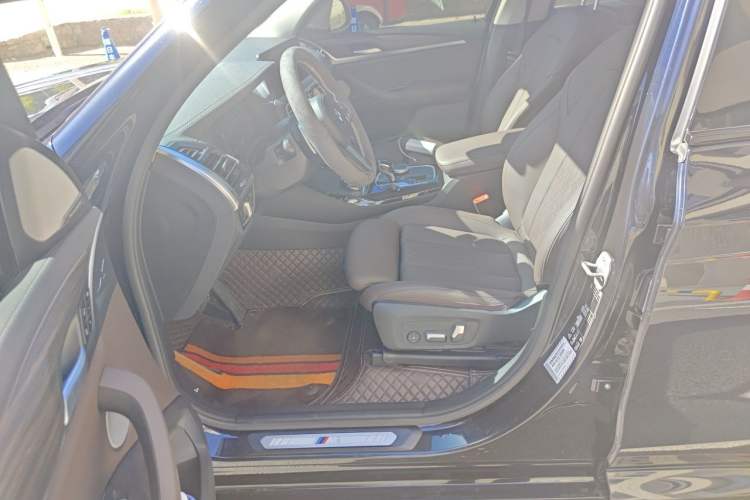 Used BMW X3 2022 Second Facelift xDrive30i Leading Edition M Night Sky Package Left Front Seat