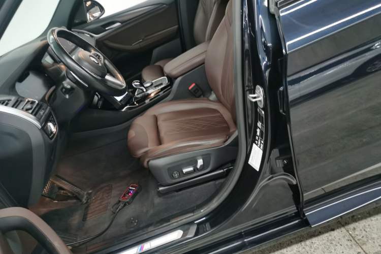 Used BMW X3 2022 xDrive30i Luxury Edition M Night Sky Package Left Front Seat
