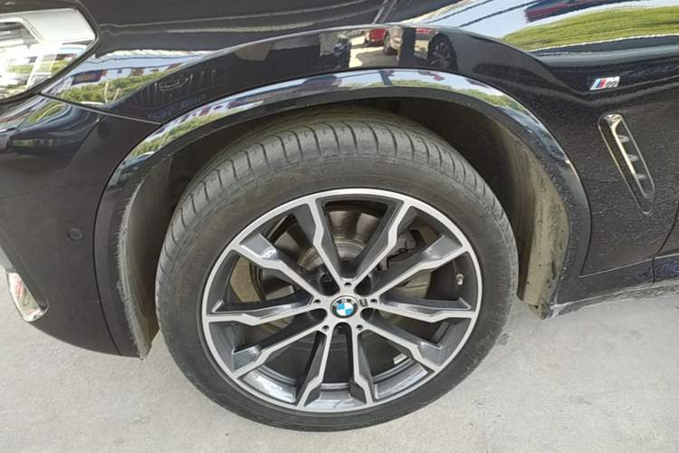 Used BMW X3 2022 Second Facelift xDrive30i Leading Edition M Night Sky Package Left Front Wheel Hub