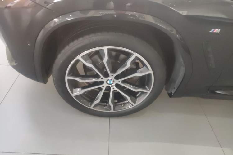 Used BMW X3 2022 Second Facelift xDrive30i Leading Edition M Night Sky Package Left Front Wheel Hub