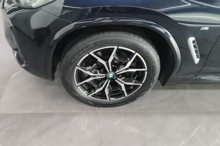 Used BMW X3 2022 Restyled xDrive25i M Sport Package Left Front Wheel Hub