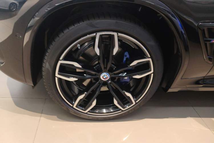 Used BMW X3 2022 M40i Left Front Wheel Hub