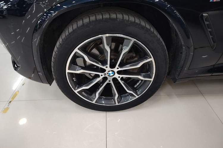 Used BMW X3 2022 xDrive30i Luxury Model M Night Sky Package Left Front Wheel Hub