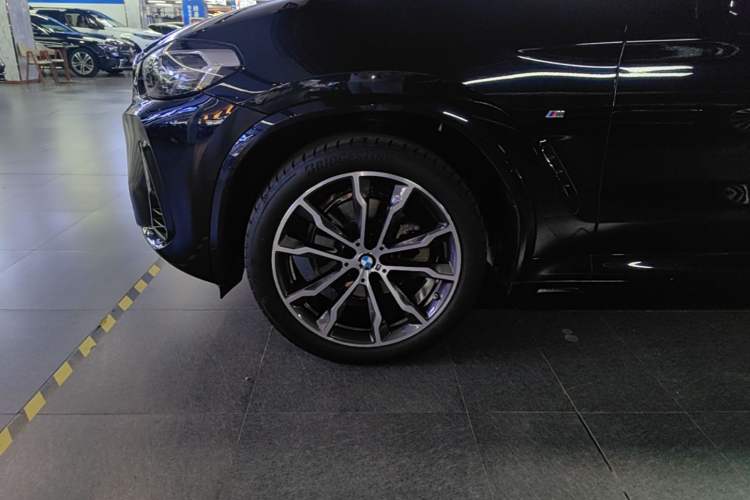 Used BMW X3 2022 xDrive30i Luxury Model M Night Sky Package Left Front Wheel Hub