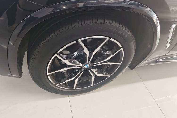 Used BMW X3 2022 xDrive25i M Sport Package Left Front Wheel Hub