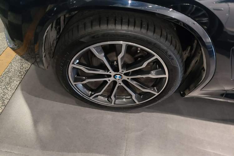 Used BMW X3 2022 xDrive30i Luxury Model M Night Sky Package Left Front Wheel Hub