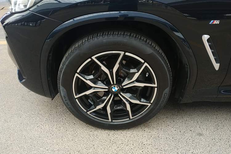 Used BMW X3 2022 Restyled xDrive25i M Sport Package Left Front Wheel Hub