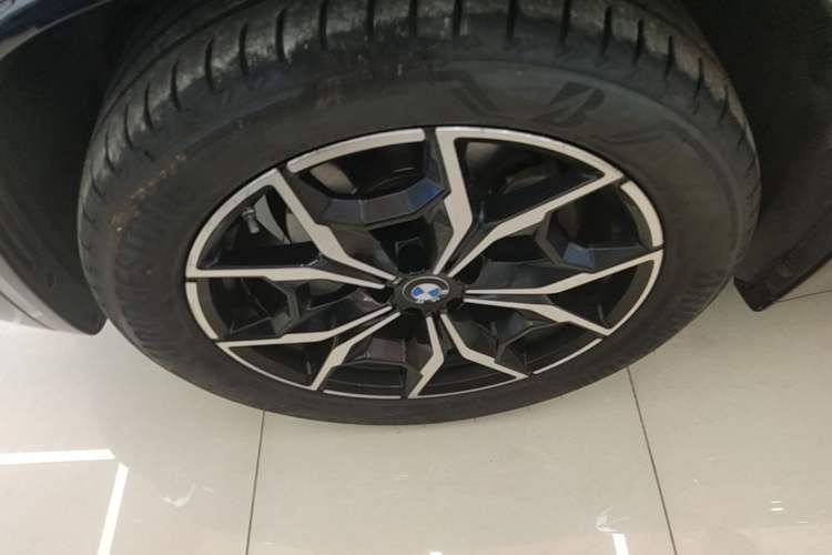 Used BMW X3 2022 Restyled xDrive25i M Sport Package Left Front Wheel Hub