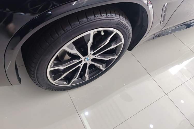 Used BMW X3 2022 xDrive30i Luxury Model M Night Sky Package Left Front Wheel Hub