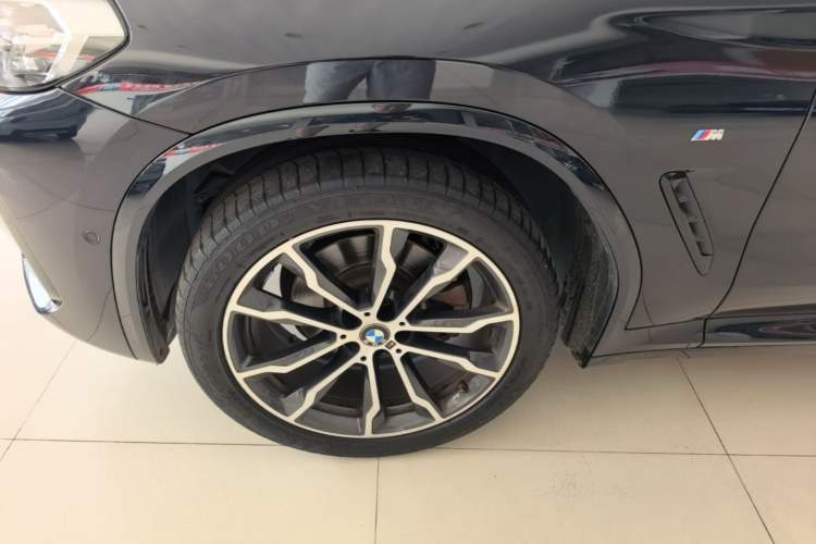 Used BMW X3 2022 Second Facelift xDrive30i Leading Edition M Night Sky Package Left Front Wheel Hub