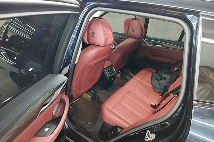 Used BMW X3 2022 Facelift xDrive30i Luxury Edition M Night Edition Package Left Rear Seat