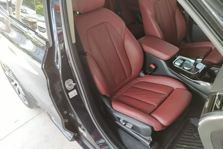 Used BMW X3 2022 Second Facelift xDrive30i Leading Edition M Night Sky Package Right Front Seat